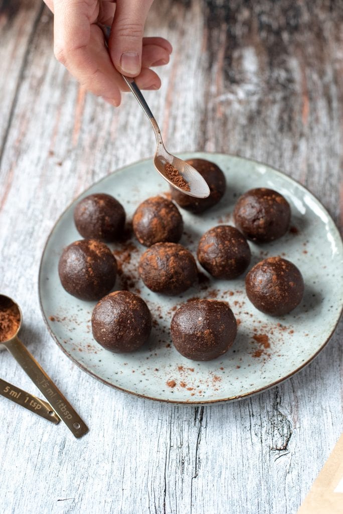Grundrezept für gesunde Pralinen: Energy Balls | Energy Balls