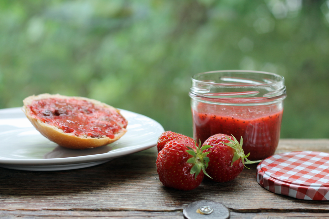 Gesunde Erdbeer-Chia-Marmelade ohne raffinierten Zucker | 5 Chia Erdbeer Marmelade2