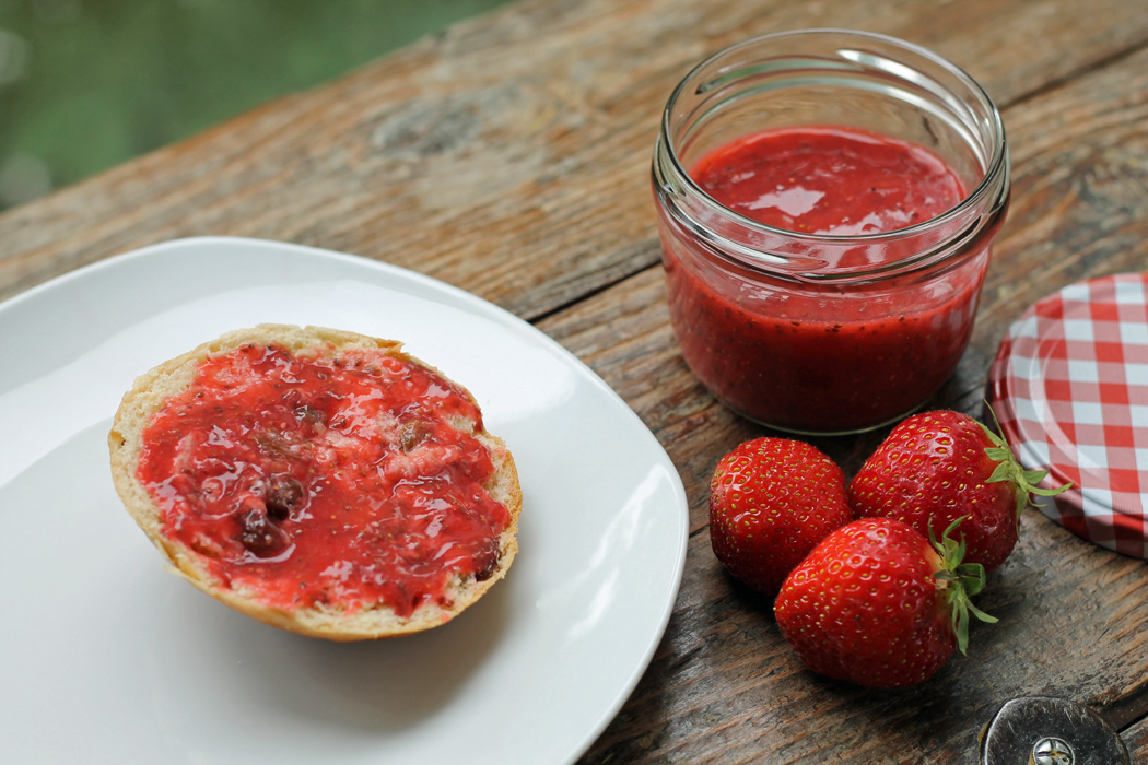 Gesunde Erdbeer-Chia-Marmelade Ohne Raffinierten Zucker | Projekt ...