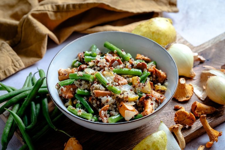 Quinoa-Pfanne mit Pfifferlingen und Bohnen