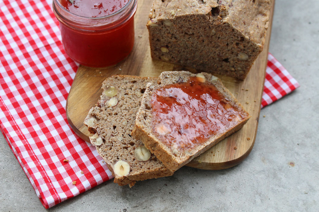 Rezept: Banana Bread mit Haselnüssen {ohne zugesetzten Zucker} | 2 Banana Bread1