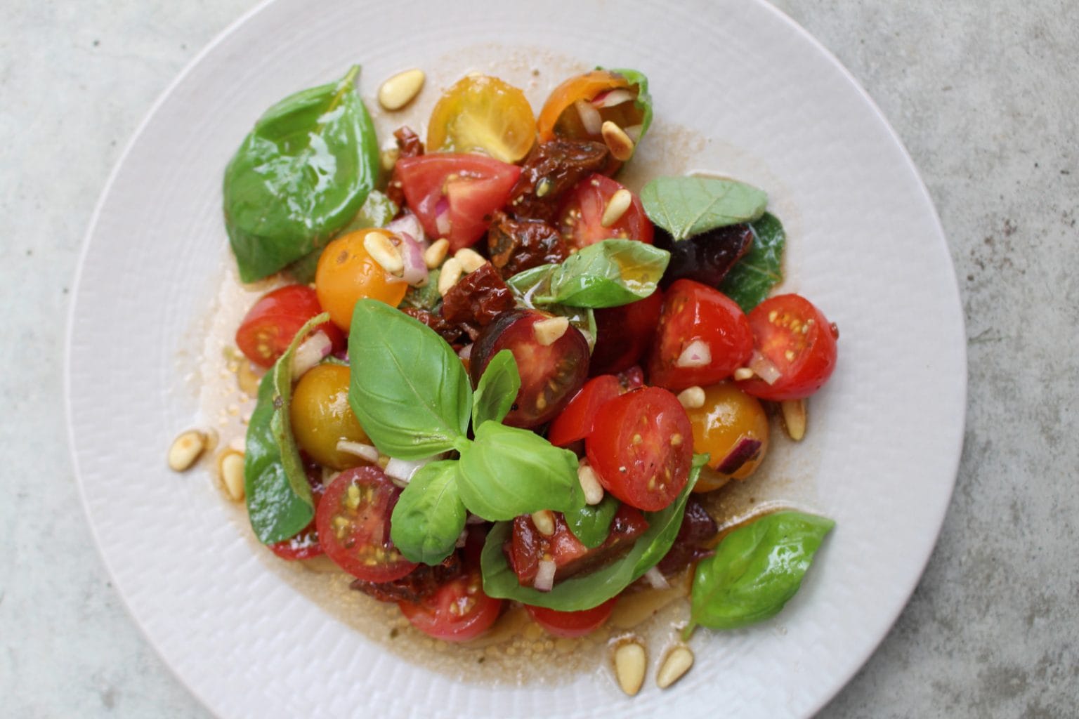 Rezept: Schneller mediterraner Tomatensalat (nur 10 Min.!) | Projekt ...