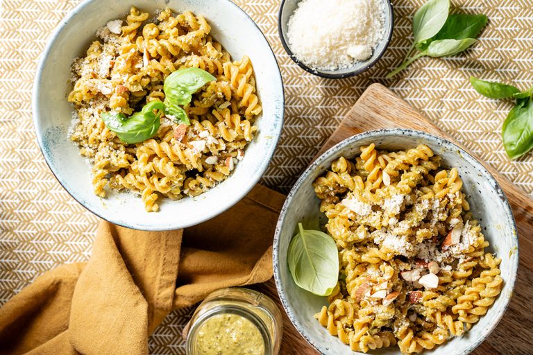 Glutenfreie Nudeln mit Mandel-Basilikum-Pesto