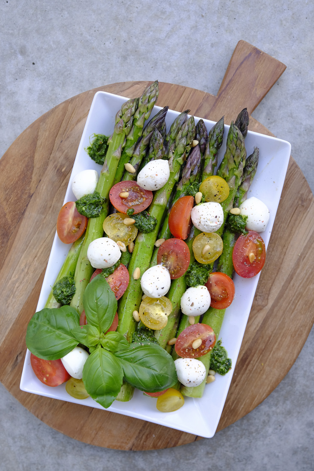 Rezept: Schneller Spargel-Salat mit Bärlauch-Pesto (nur 20 Min ...