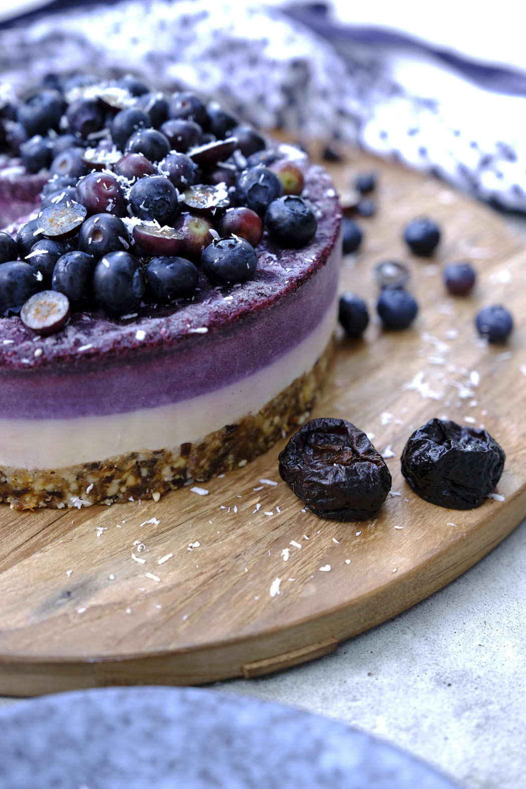 Blaubeer Kokos Torte mit kalifornischen Trockenpflaumen04