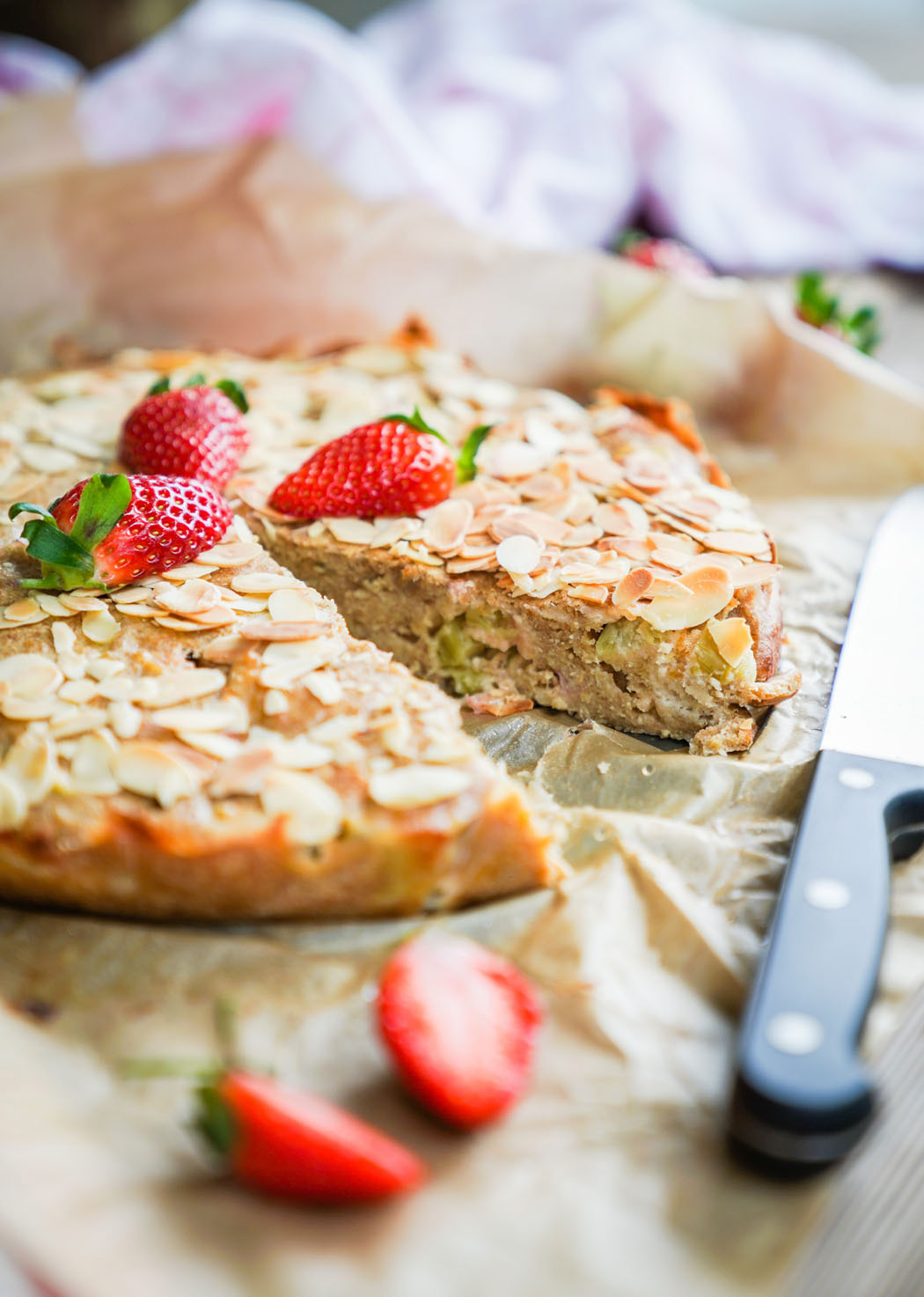 Erdbeer Rhabarber Kuchen mit selbstgemachtem Marzipan03