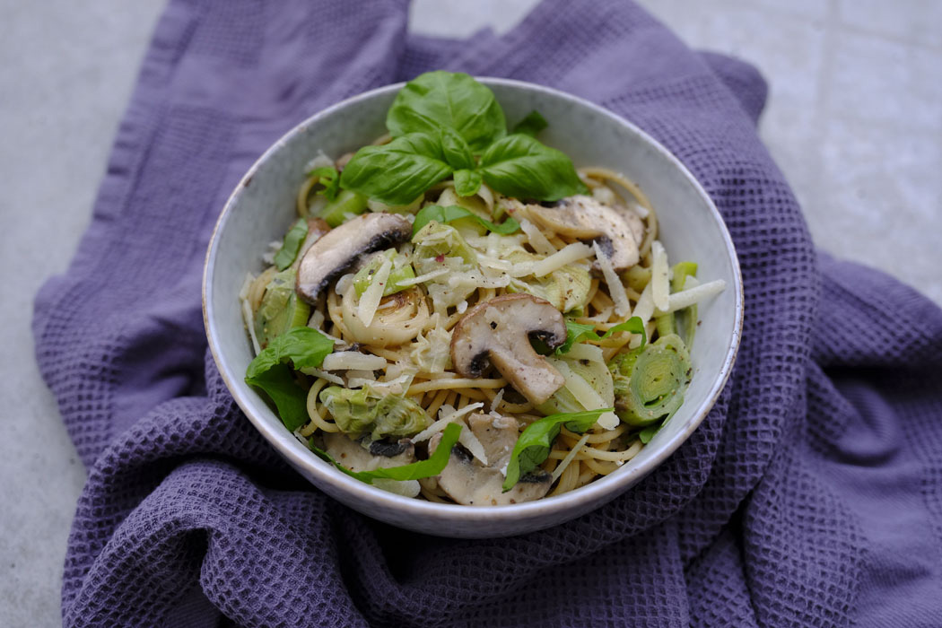 Glutenfreie Pasta mit Champignons und Cashew Sahne Sauce01