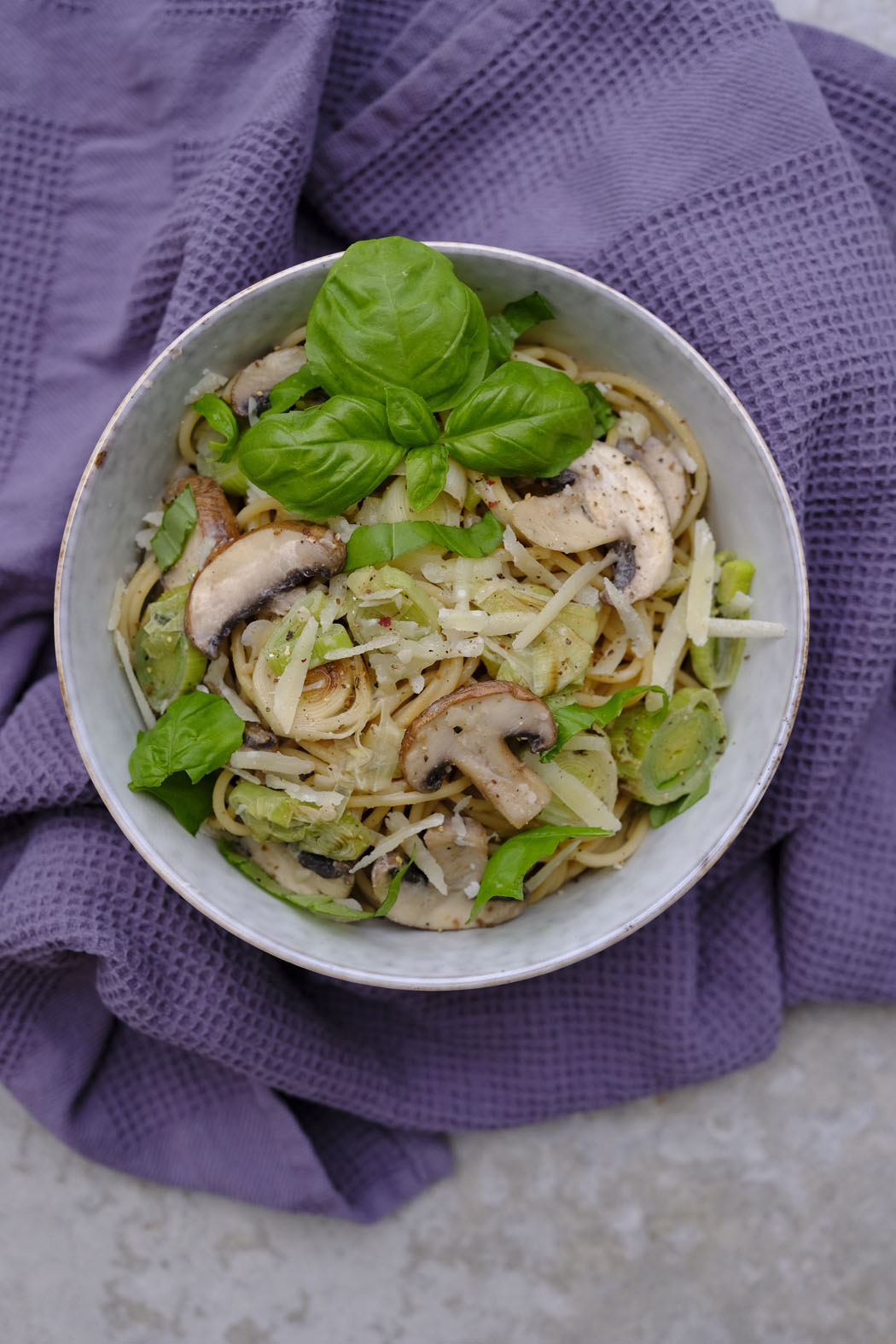 Glutenfreie Pasta mit Champignons und Cashew Sahne Sauce02