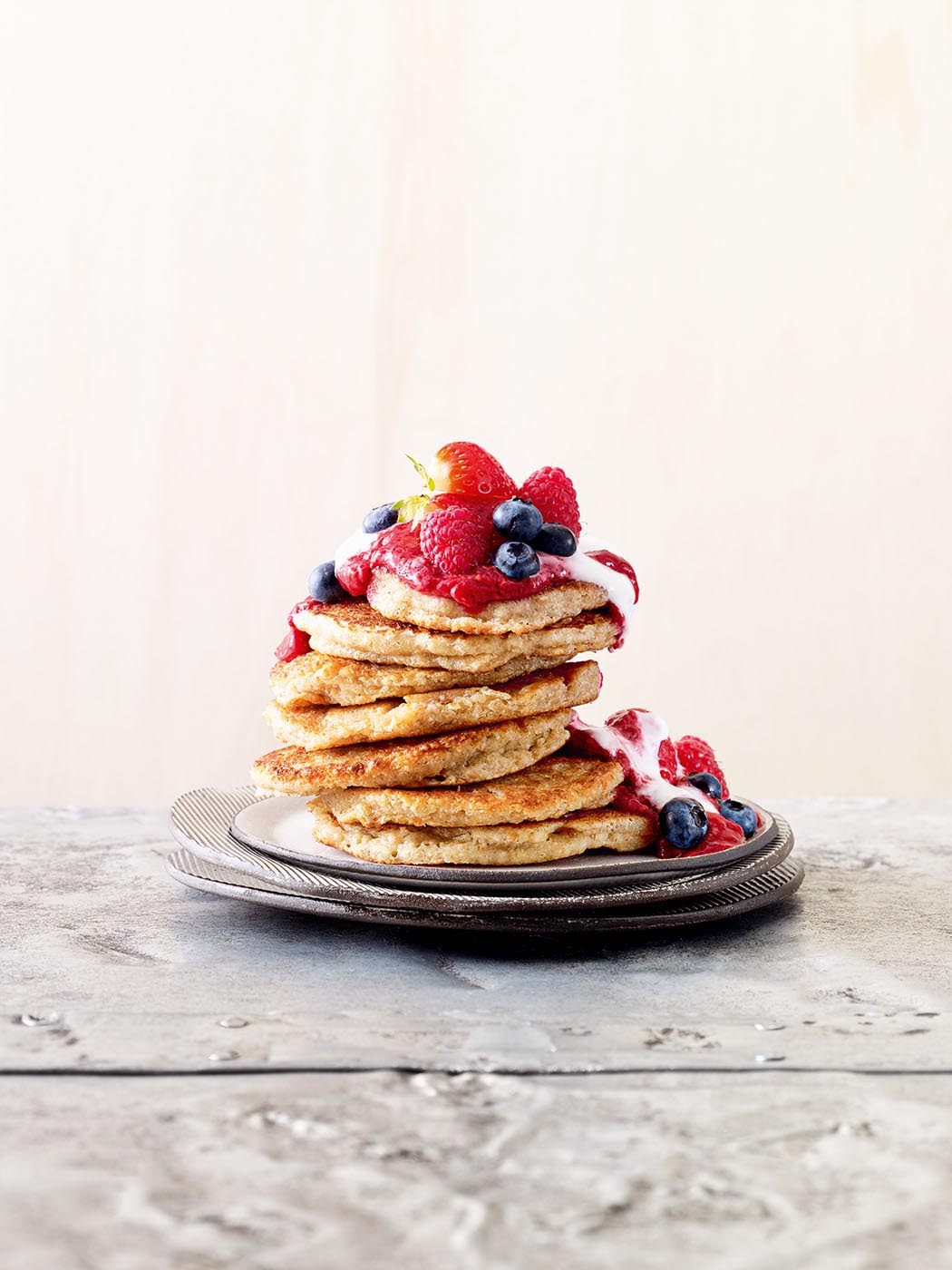 045 Pancakes mit Joghurt und Beeren1130391