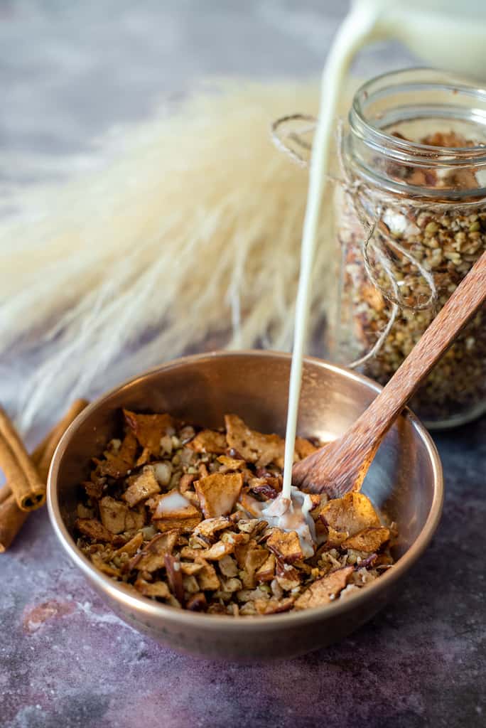 Buchweizen-Granola mit Apfel-Zimt