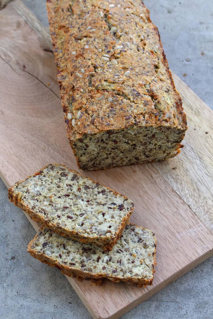 Glutenfreies Kokos-Brot mit Frischkäse