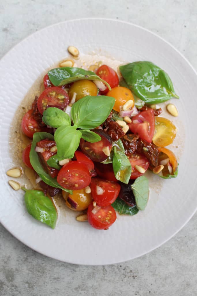 Mediterraner Tomatensalat