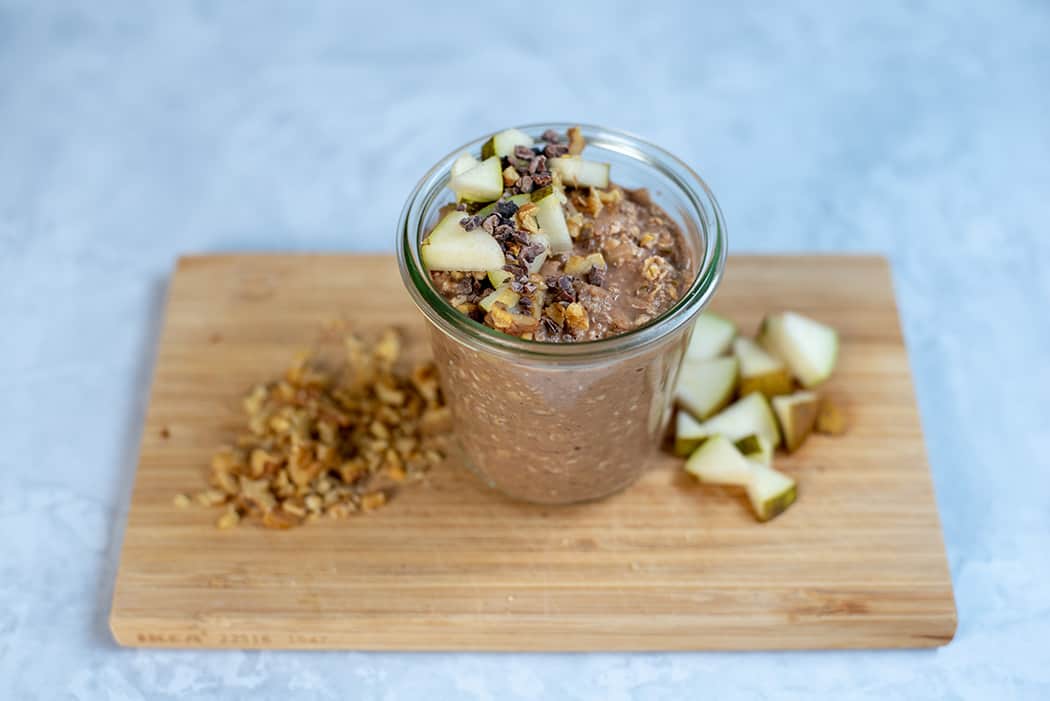 Rezept für Overnight Oats » köstlich und gesund mit Birne &amp; Schokolade