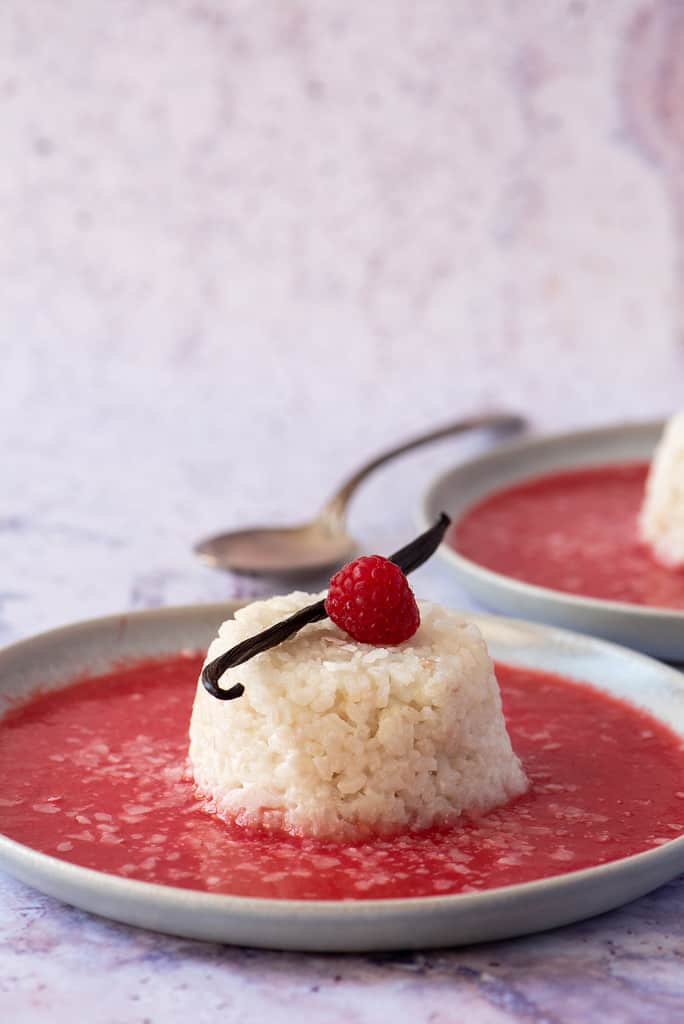 Vanille-Kokos-Milchreis mit Himbeersauce