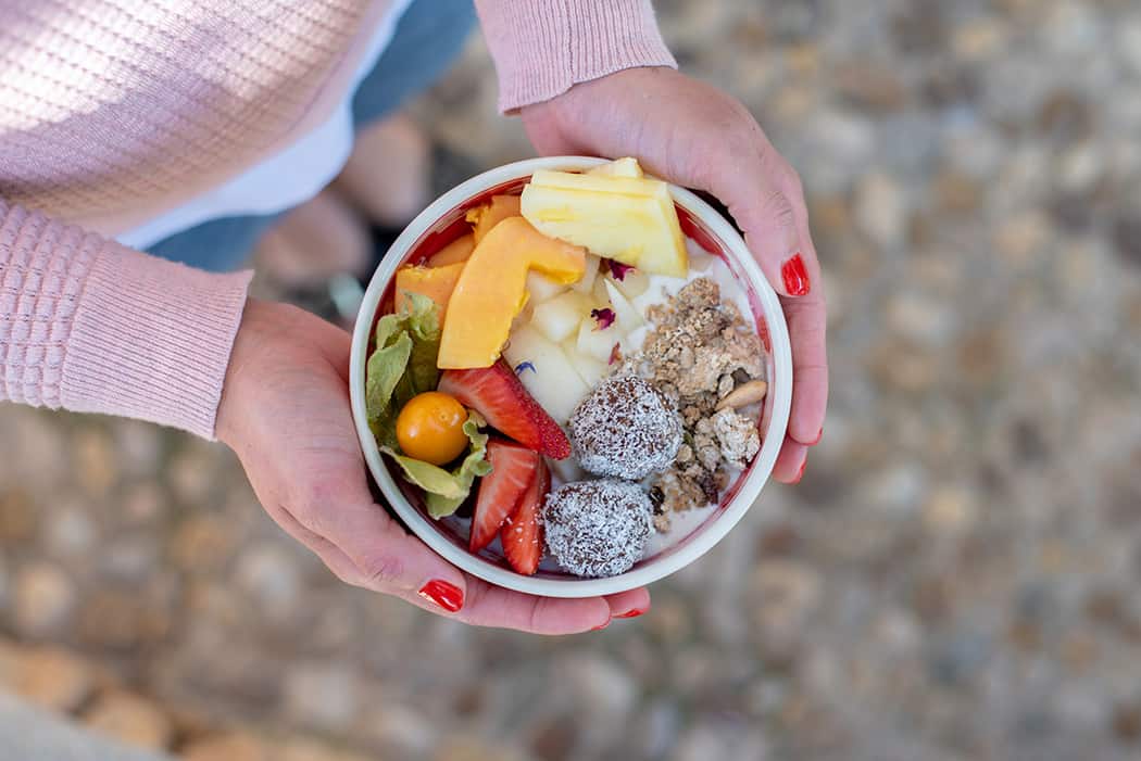 Frühstücksbowl mit Energy Balls