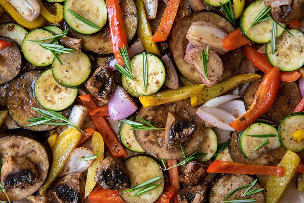 Schnelle Antipasti vom Blech (Ofengemüse)