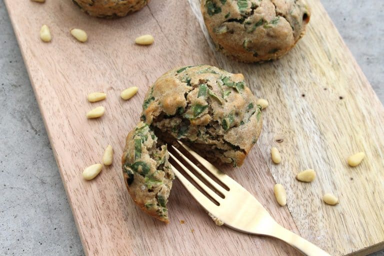 Bärlauch-Muffins mit Pinienkernen