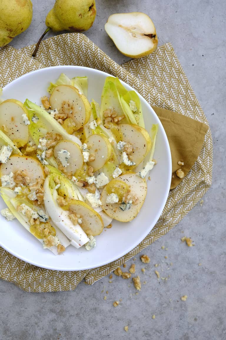 Rezept » Herbstsalat mit Chicorée, Birne, Walnüssen und Blauschimmelkäse