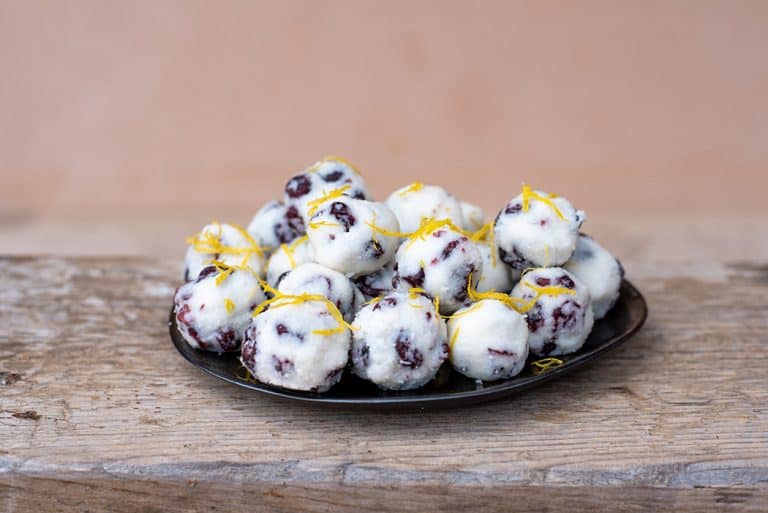 Energy Balls Kokos-Zitrone mit Cranberrys