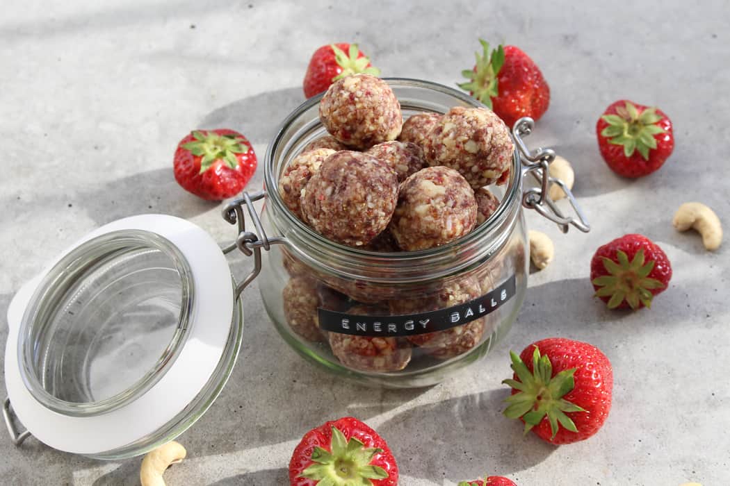 Erdbeer Cashew Energy Balls01 15