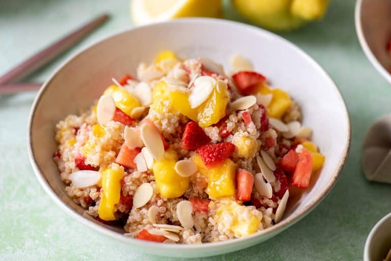Erdbeer-Mango-Quinoa-Salat