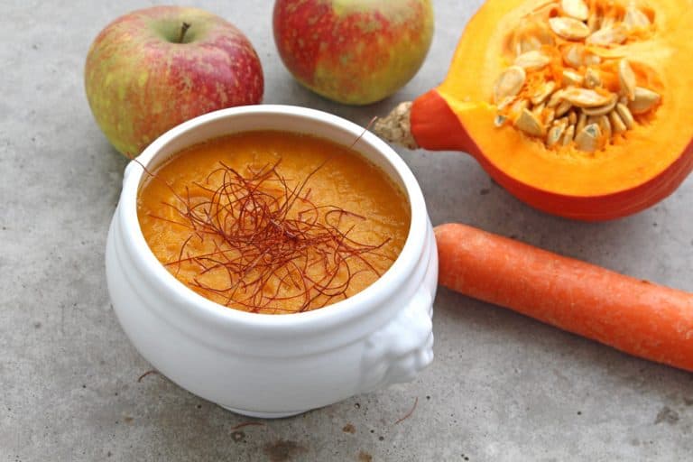 Fruchtige, gebackene Kürbissuppe