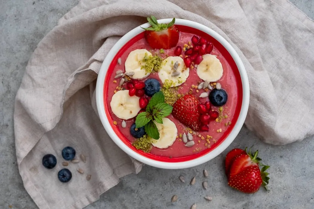 Phase 2 (Zuckerfrei-Challenge) | 56 Glow Smoothie Bowl Banane Erdbeere01 15