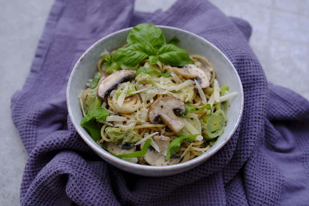 Glutenfreie Pasta mit Champignons und Cashew Sahne Sauce01 5