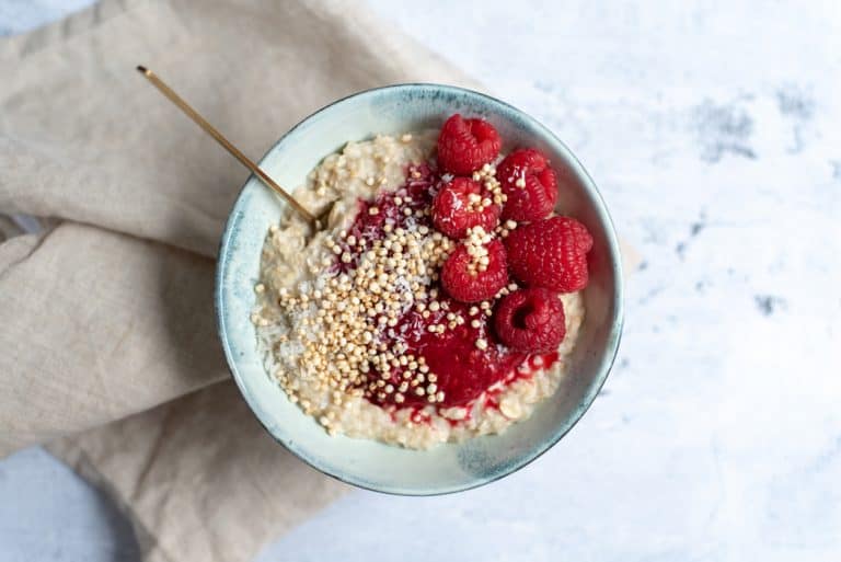 Glutenfreier Himbeer-Kokos-Porridge