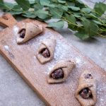 Mandelkekse mit Chia-Samen und getrockneten Sauerkirschen