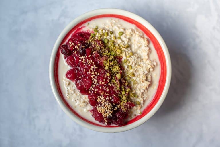Overnight Oats mit frischen Cranberrys
