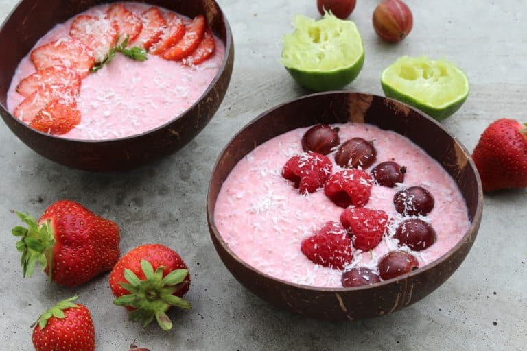 Overnight Oats Erdbeere-Limette mit Kokosjoghurt
