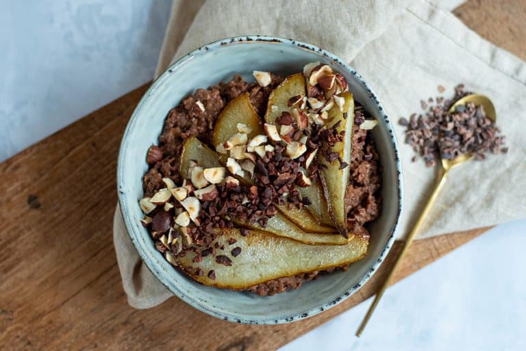 Schoko-Buchweizen-Porridge mit Birne