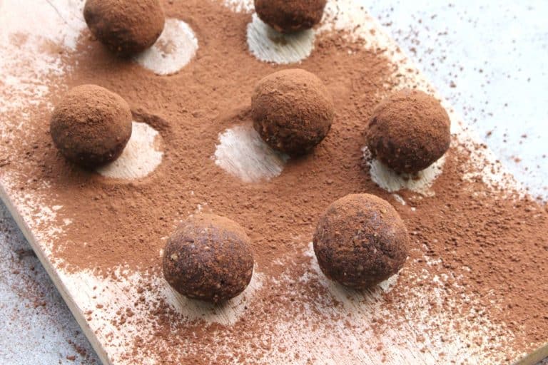 Schoko-Erdnuss Energy Balls