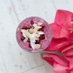 Mandel-Himbeer-Smoothie mit Granatapfel