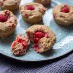 Fruehstücksmuffins mit Himbeeren