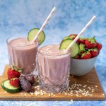 Skin Food Smoothie mit Erdbeeren, Gurke und Mandelmilch