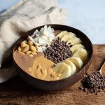 Schoko-Nicecream mit Erdnüssen