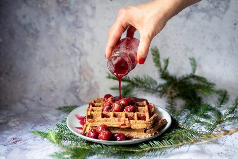 Lebkuchen Waffeln ohne Zucker mit Kirsch-Kompott