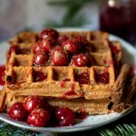 Lebkuchen Waffeln ohne Zucker mit Kirsch-Kompott