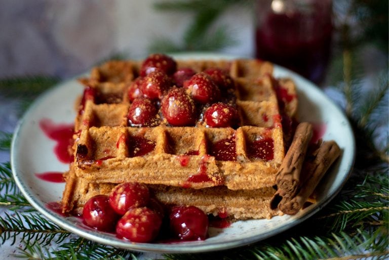 Lebkuchen Waffeln ohne Zucker mit Kirsch-Kompott