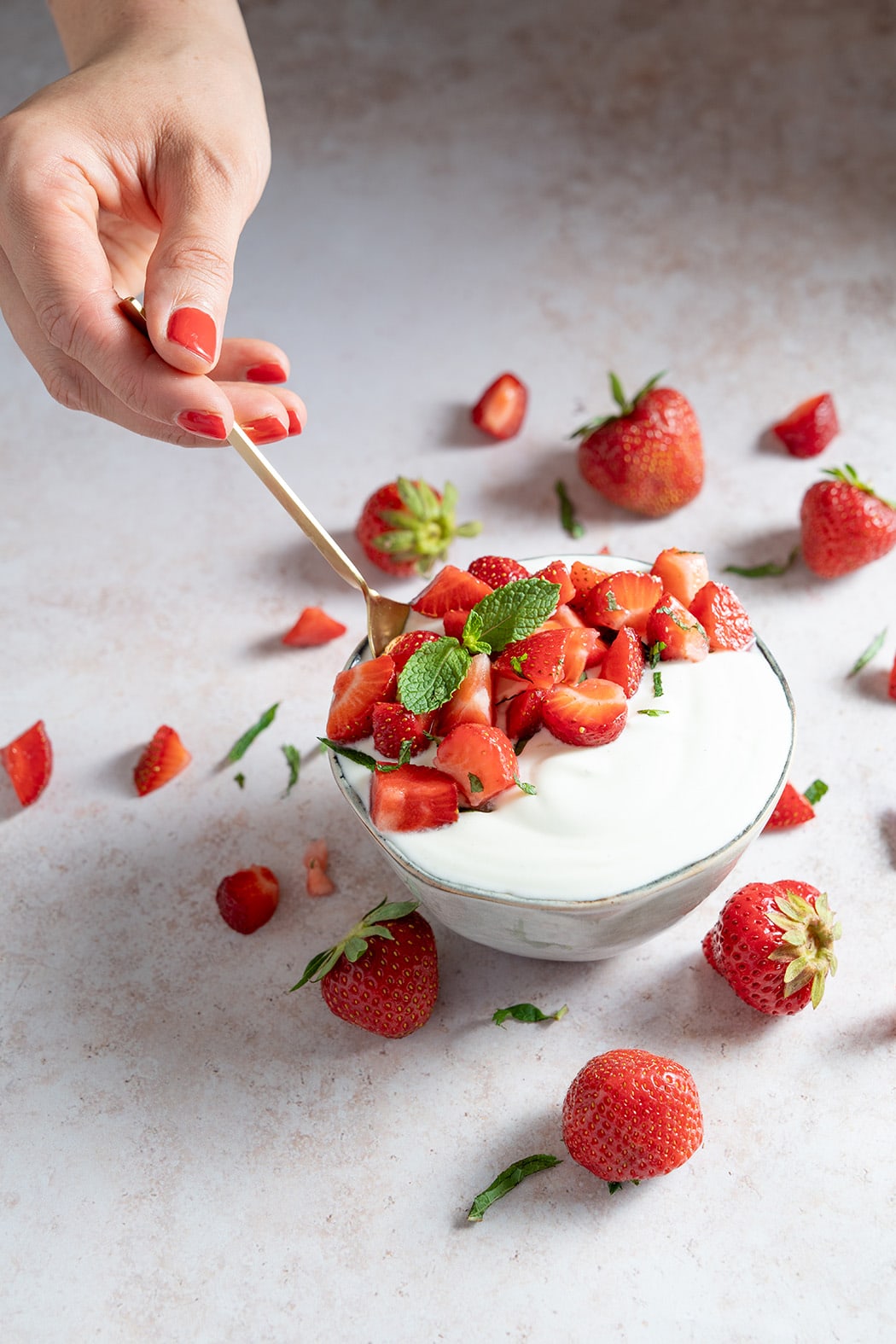 Rezept » Cremiger Vanillequark mit Erdbeeren, gesund &amp; lecker mit nur 5 ...