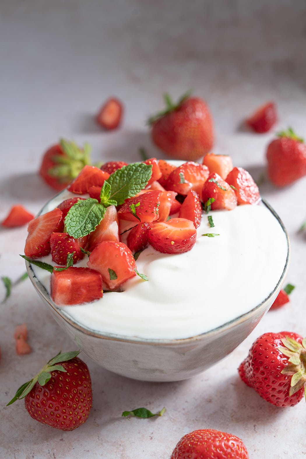 Rezept » Cremiger Vanillequark mit Erdbeeren, gesund &amp; lecker mit nur 5 ...