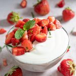 cremiger Vanillequark mit Erdbeeren und ohne Zucker