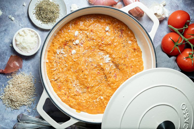 One-Pot-Gericht mit Reis und Tomaten