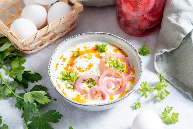 Türkische pochierte Eier mit Joghurt03