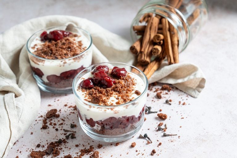 Weihnachtliches Schwarzwälder-Kirsch-Dessert im Glas01